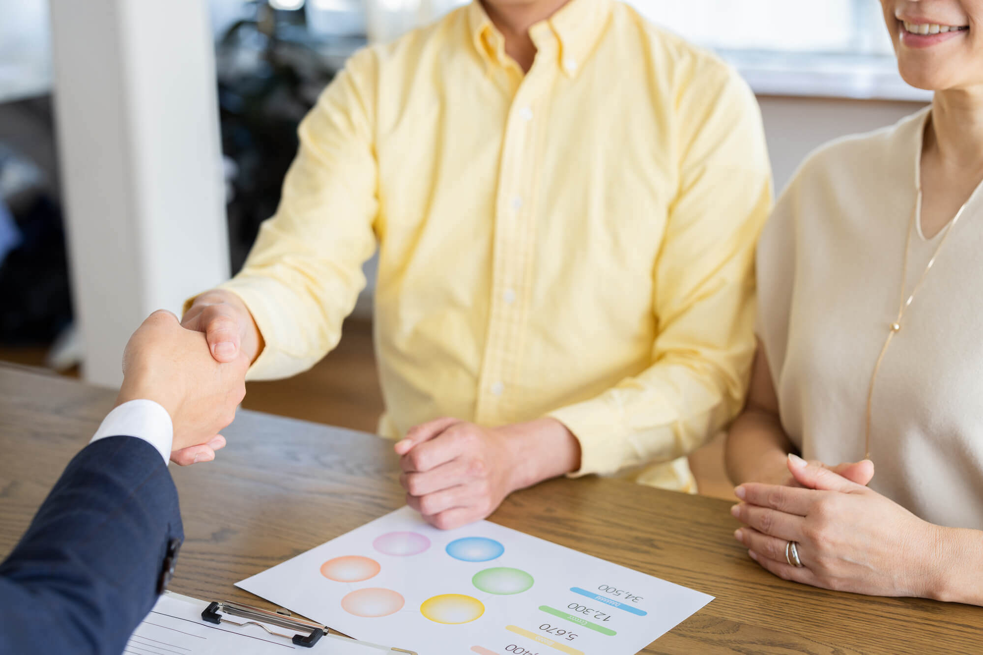 お客様と打ち合わせ